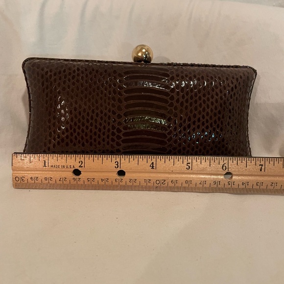 Elegant Brown Leather Clutch with Gold Chain - Picture 5 of 8